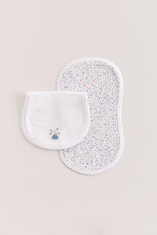 Protect your clothes after feeding with this set of two cute and ultra soft burp clothes!  Two Pima cotton burp clothes of approx. 18 cm x 36 cm, one with our Fall in Love full print and the other one plain white with embroidered details.  Reverse side has absorbent towel for extra comfort. This product is a MUST have! Composition: 100% Pima Cotton.  Made in Peru.  Machine washable. 