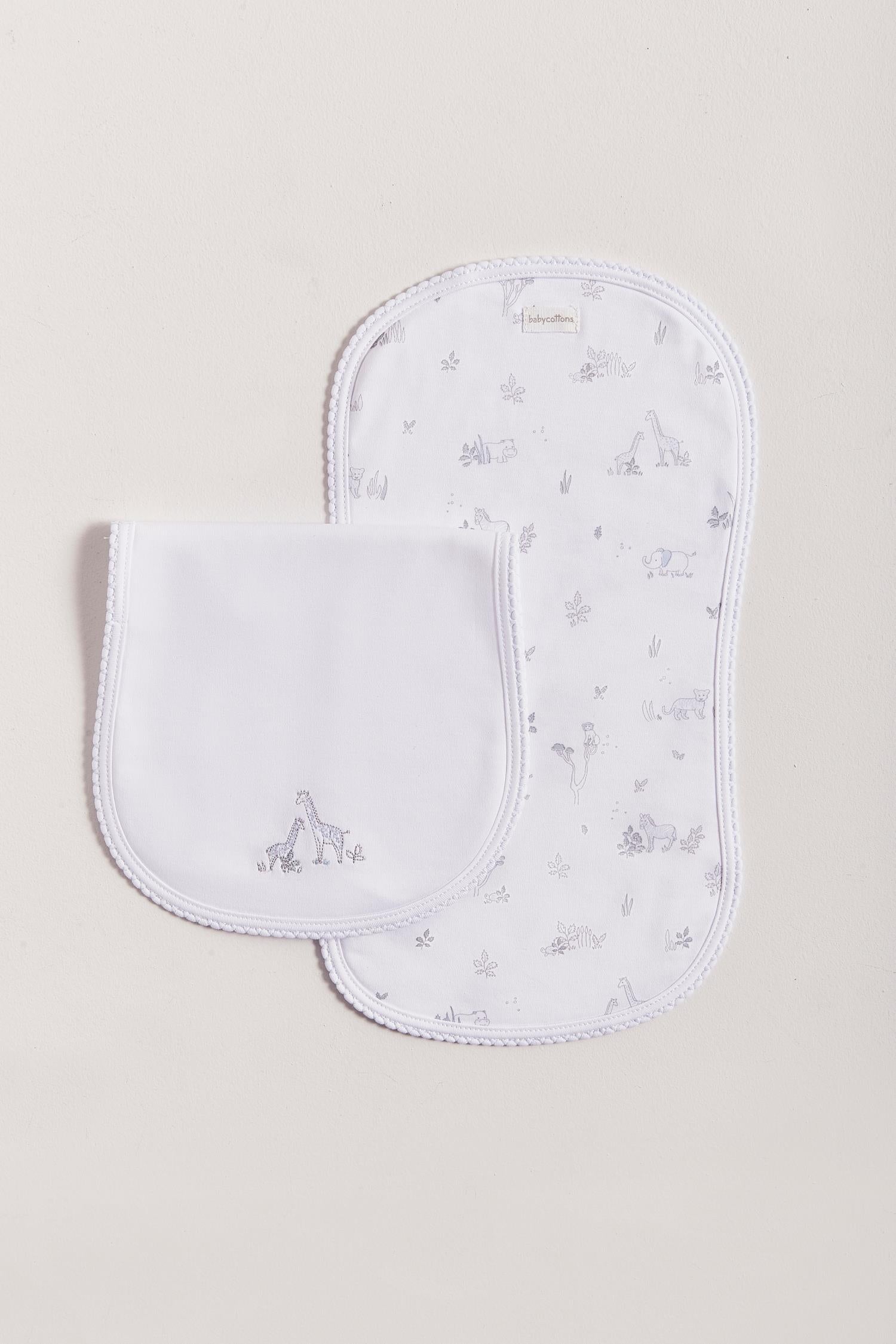 Protect your clothes after feeding with this set of two cute and ultra soft burp clothes!  Two Pima cotton burp clothes of approx. 18 cm x 36 cm, one with full print and the other one plain white with two embroidered giraffes.  Reverse side has absorbent towel for extra comfort. This product is a MUST have! Composition: 100% Pima Cotton.  Made in Peru.  Machine washable. 