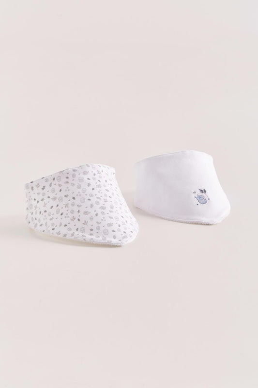 This set of 2 bandana style bibs is perfect to fit your baby from 0 to 6 months. It not only helps to keep teething baby dry and neat, but is also versatile enough for any daily outfit. One comes with an embroidery, and the second one comes with full print of the collection. The reverse side has an absorbent towel for an extra comfort. Composition: 100% Peruvian Pima Cotton.  Made in Peru.  Machine washable.