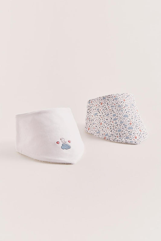 This set of 2 bandana style bibs is perfect to fit your baby from 0 to 6 months. It not only helps to keep teething baby dry and neat, but is also versatile enough for any daily outfit. One comes with embroidered details and the second one comes with full print of our Fall in Love collection. The reverse side has an absorbent towel for an extra comfort. Composition: 100% Peruvian Pima Cotton.  Made in Peru.  Machine washable. 