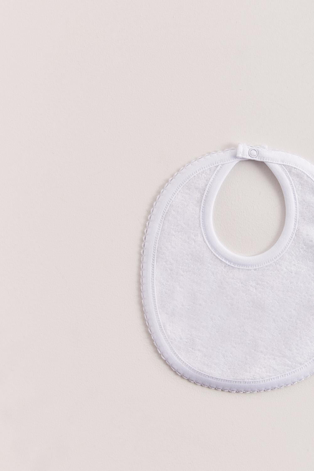 This unisex bib is perfect to fit your baby from 0 to 6 months. It not only helps to keep teething baby dry and neat, but is also versatile enough for any daily outfit. Front side comes with a full print of our Night Stars collection. The reverse side has an absorbent towel for an extra comfort. Composition: 100% Peruvian Pima Cotton.  Made in Peru.  Machine washable. 