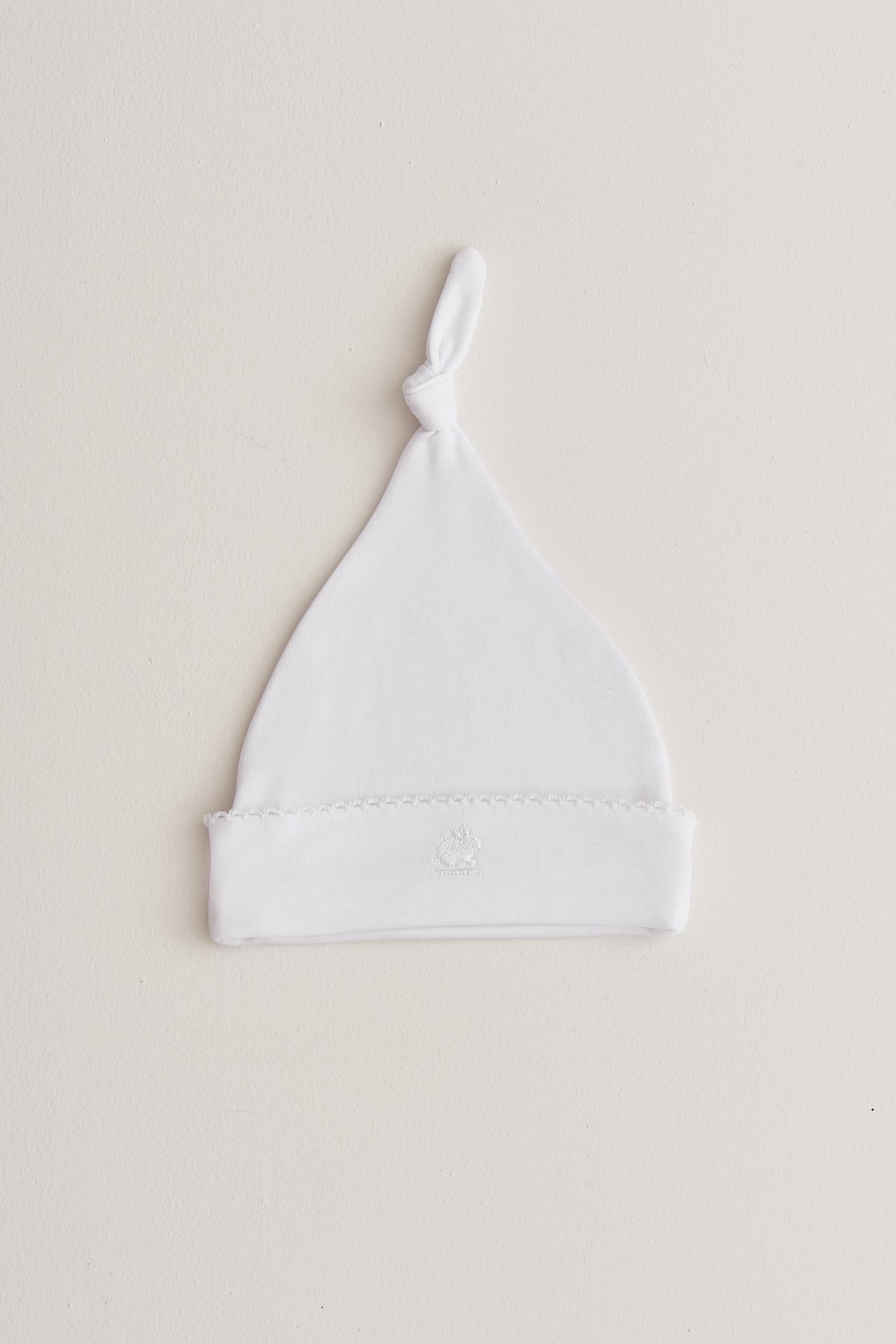 Made with the softest Pima cotton, this hat is a perfect addition to your newborn’s wardrobe.  The lightweight fitted hat will keep your little one comfy and warm.  This knot beanie matches perfectly with all our collections. Composition: 100% Peruvian Pima Cotton.  Made in Peru. Machine washable. 