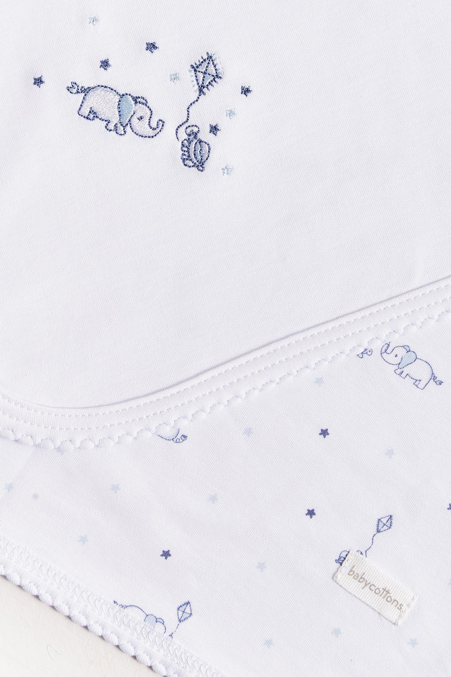 Crafted from super soft Pima cotton, this receiving blanket makes babies first months extra cozy.  The two sided blanket features a sleek white finish with an embroidered of Celine & Bernie, while the other side comes with a full print of our Celine & Bernie collection.  Approximate measures: 73 cm x 69 cm Composition: 100% Peruvian Pima Cotton.  Made in Perú.  Machine washable. 