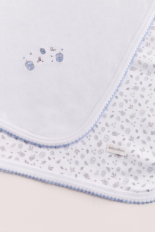 Crafted from super soft cotton, this receiving blanket makes babies first months extra cozy.  The two sided blanket features a sleek white finish with embroidery, while the other side comes with a full print of our lovely Leaves collection. Approximate measurement: 73 cm x 69 cm. Composition: 100% Peruvian Pima Cotton.  Made in Peru.  Machine washable. Preferable hand wash first time.