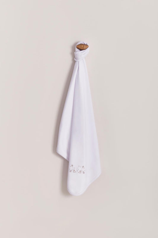 Crafted from super soft Pima cotton, this receiving blanket makes babies first months extra cozy.  This two sided blanket features a sleek white finish with embroidered stars, while the other side comes with a full print of our Night Stars collection. Approximate measures: 73 cm x 69 cm Composition: 100% Peruvian Pima Cotton.  Made in Peru.  Machine washable.  