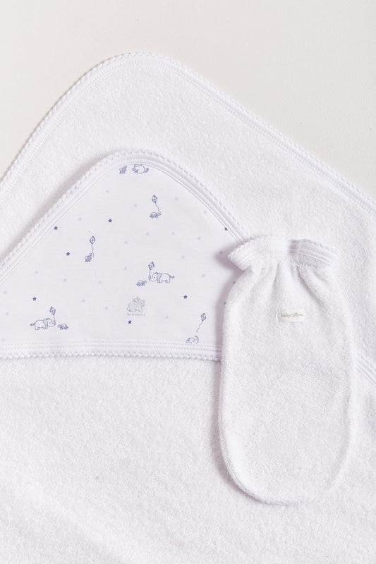 Extra soft and absorbent, our Celine & Bernie Small Towel is perfect for bathtime!  Crafted from super soft Pima cotton, this towel will make bath cozy and comforting for babies.  Features our Celine & Bernie full print, and comes with a glove to wash or dry your baby easily.  Composition: 100% Peruvian Pima Cotton.  Made in Peru. Machine washable.   