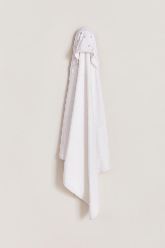 Extra soft and absorbent, our Mini Safari towel is perfect for bathtime!  Crafted from super soft Pima cotton, this towel will make bath cozy and comforting for babies.  Features our lovely Mini Safari full print, and comes with a glove to wash or dry your baby easily. Approximate measures: 77cm x 73 cm Composition: 100% Peruvian Pima Cotton.  Made in Peru. Machine washable.